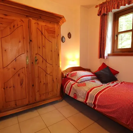 Haus Nockalm To Door Budget Friendly Daire